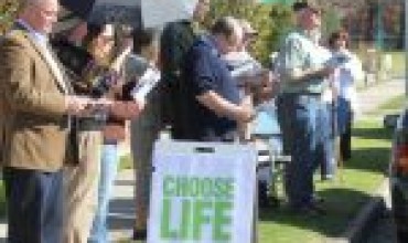 Loitering Laws Flagged as a Method to Halt Pro-Life Supporters